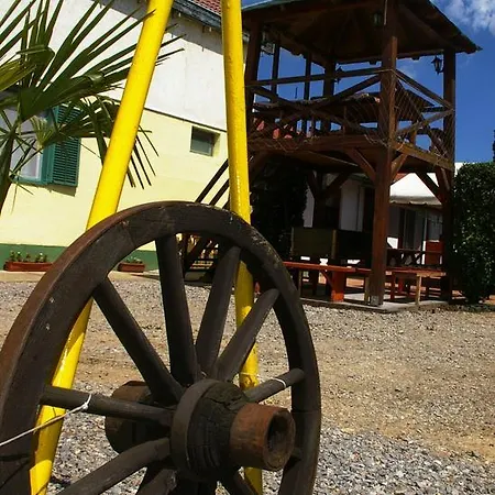 Гостевой дом Unicum Vendeghaz Абадсалок