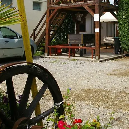 Unicum Vendeghaz Гостевой дом